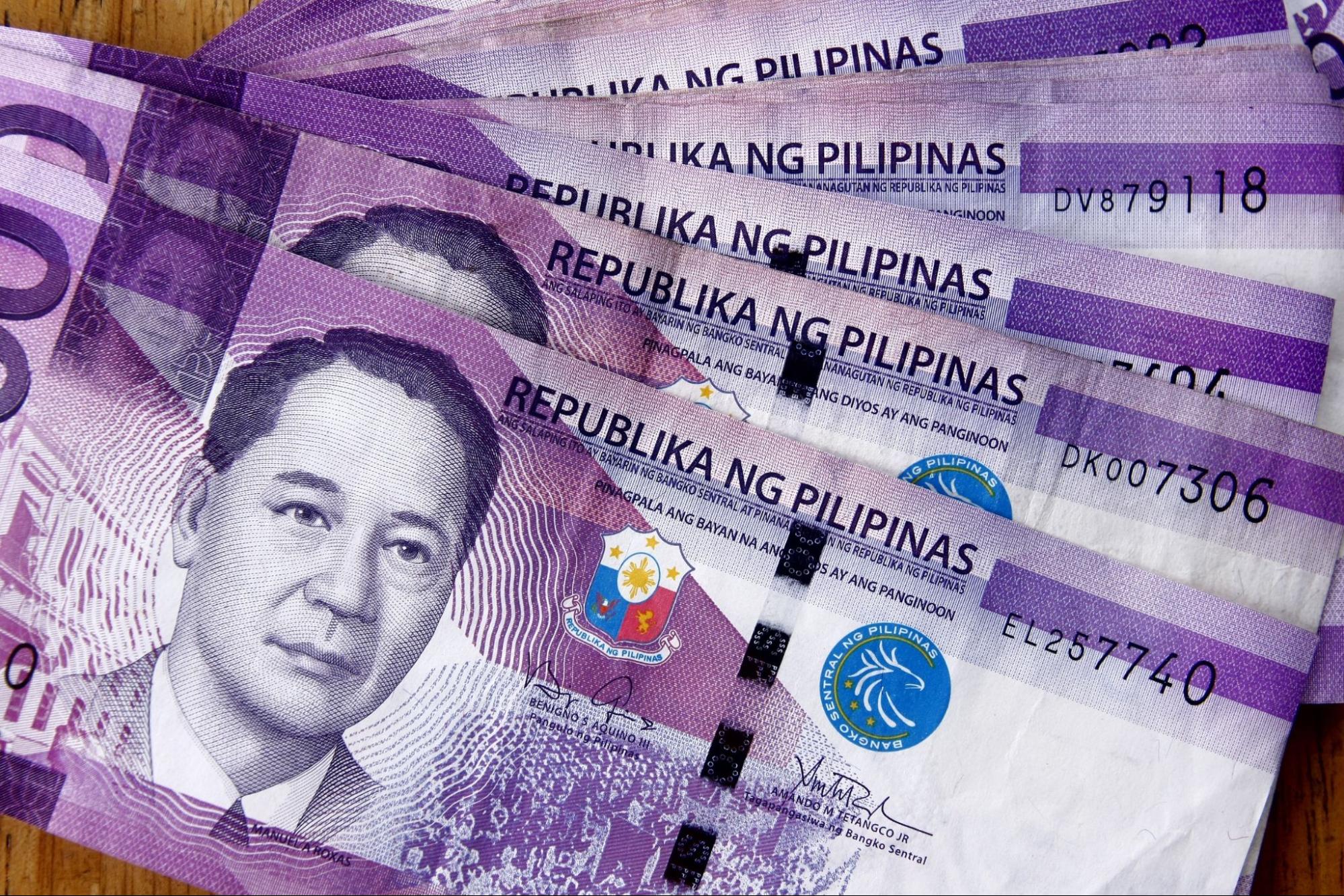 One hundred Philippine Peso bills